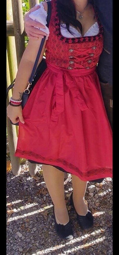 Rotes Dirndl