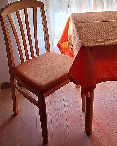 Tisch mit 2 St&uuml;hlen