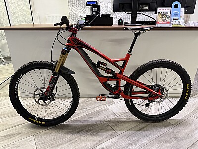 YT Capra CF Pro Race