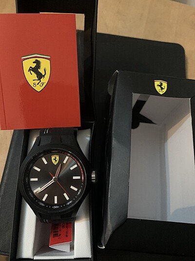 FERRARI UHR NEU